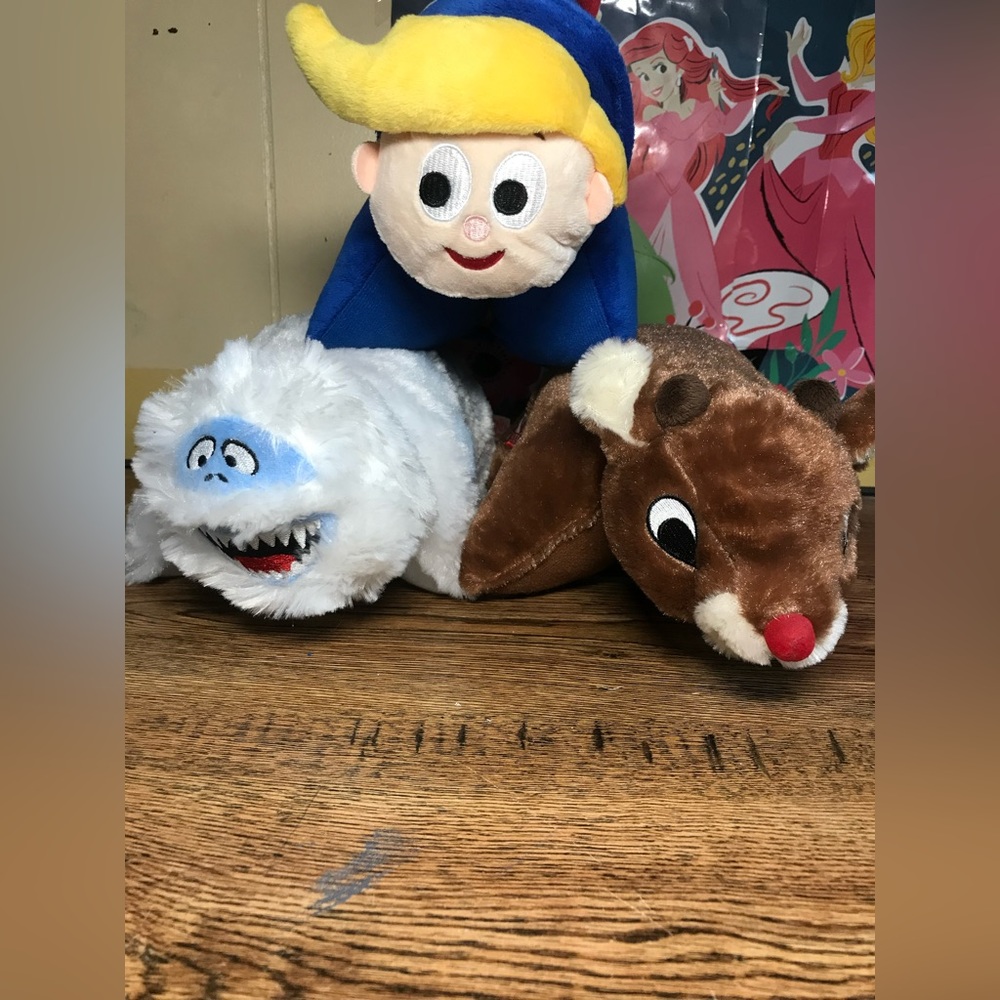 3 Rudolph Pillow Pets